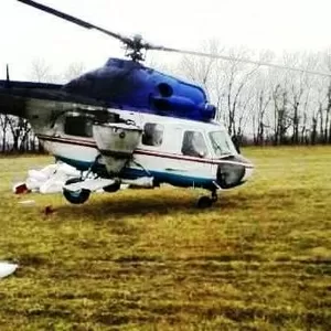 Розкидання селітри гвинтокрилом вертольотом