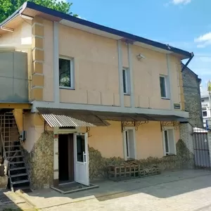 Окрема комерційна будівля у Львові  вул. М. Лобачевського,  4