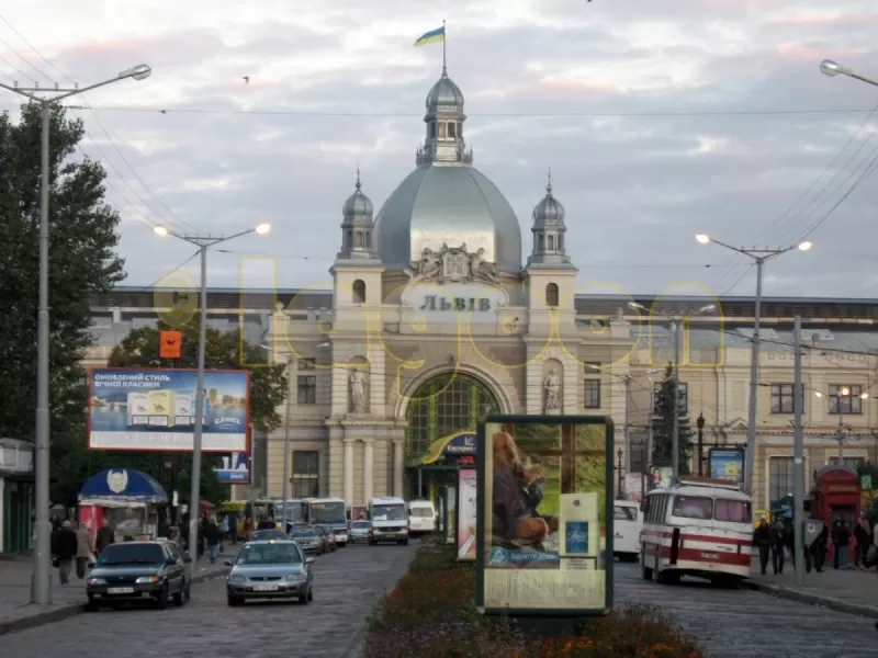 Реклама на ЖД Вокзале Львов,  компания Piko.