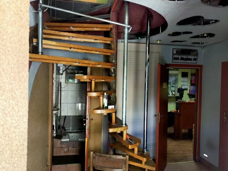 Окрема комерційна будівля у Львові  вул. М. Лобачевського,  4 3